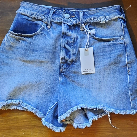 Good American Bombshell Denim Short - Picture 4 of 6